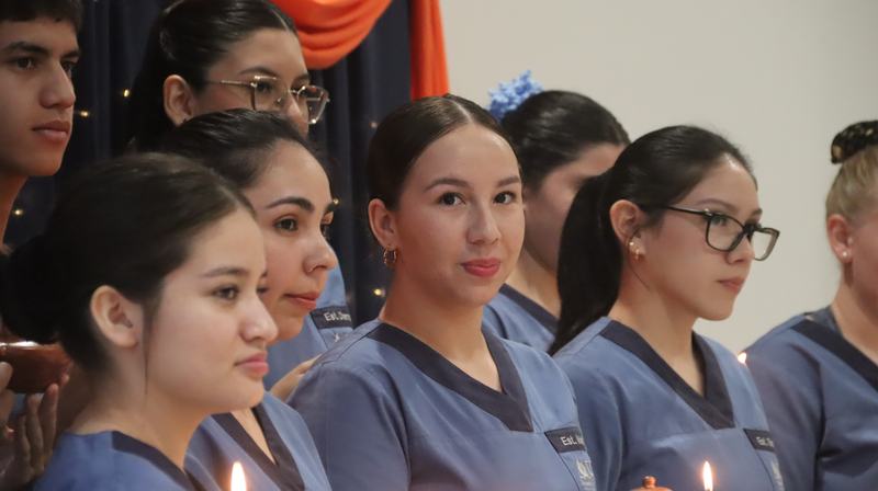 Alumnos en la ceremonia de dedicación