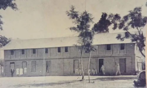Los médicos militares ocuparon el primer Hospital en Filadelfia atendiendo a soldados heridos y a personas de la colonia.