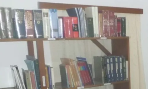 Cabe resaltar que hasta mediados de los años 80´ se dictaban las clases en idioma alemán, luego el periodo de transición al español fue de 1990 a 1995.
